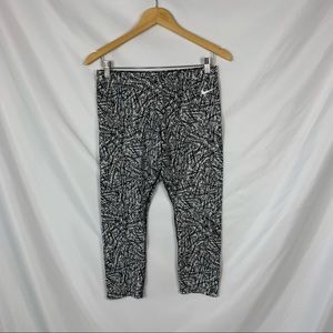 Nike Geometric Black/White Capri Leggings Sz Large
